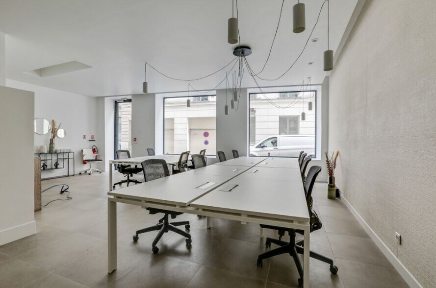 21 Rue Saint-Marc, Paris à louer - Photo de l’immeuble – Image 2 sur 9