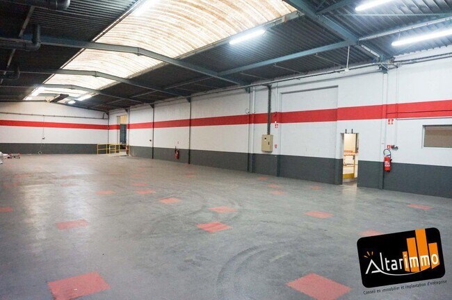 Plus de détails pour Local d’activités à vendre