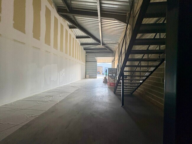 Plus de détails pour 166 Bis Avenue Des Marronniers, Mérignac - Local d'activités à louer