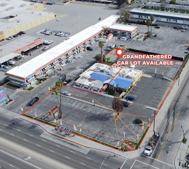 4030 N Blackstone Ave, Fresno, CA à louer - Photo de l’immeuble – Image 1 sur 4