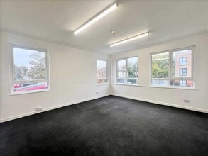 9 Fairfax Drive, Westcliff On Sea à louer Photo de l’immeuble– Image 2 sur 7
