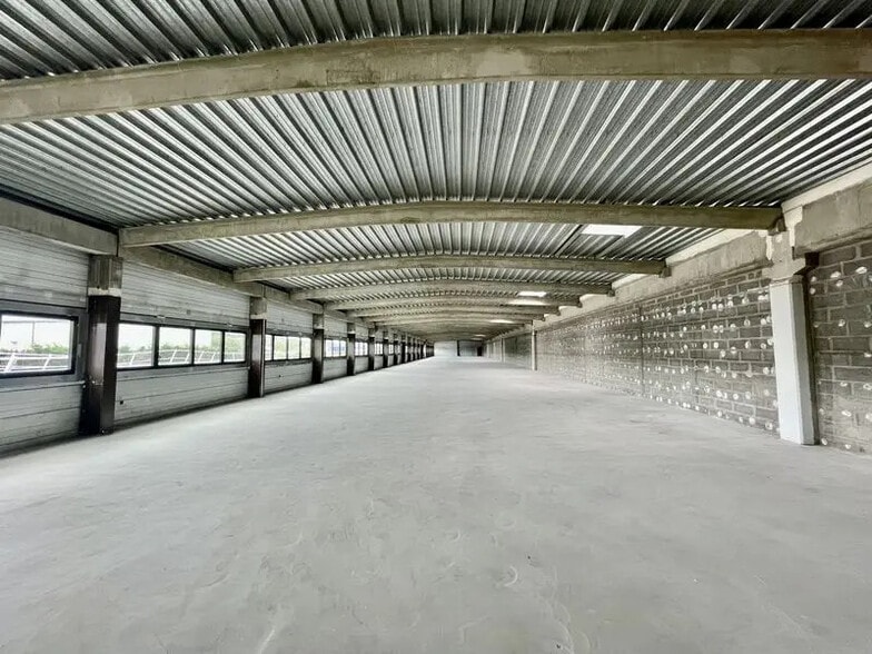 Local d’activités dans Le Grand-Quevilly à louer - Photo de l’immeuble – Image 2 sur 8