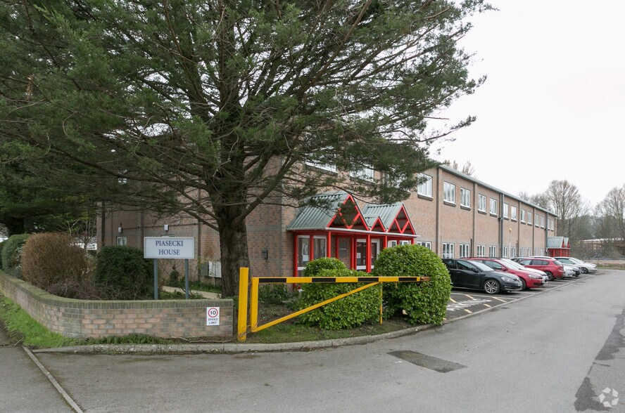 Watercombe Business Park portefeuille de 2 biens à vendre sur LoopNet.fr - Photo principale – Image 2 sur 2