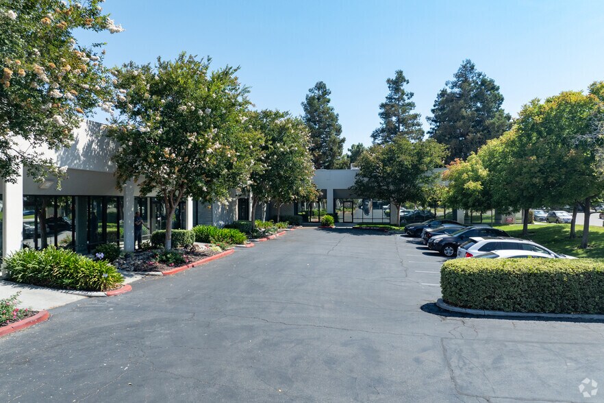 473 Sapena Ct, Santa Clara, CA à louer - Photo de l’immeuble – Image 2 sur 5