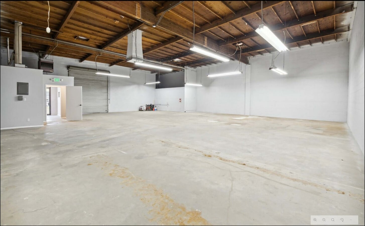 12455 Branford St, Pacoima, CA 91331 - Lot 24 - - Photo intérieure - Image 1 of 2
