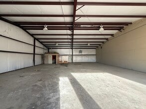 900 Utility Rd, Sanger, TX à louer Photo intérieure– Image 2 sur 3
