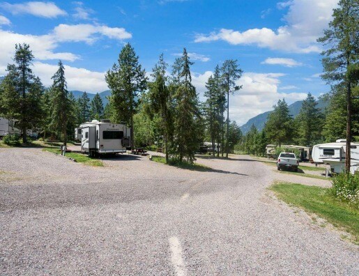9125 E Highway 2, Hungry Horse, MT à vendre - Photo de l’immeuble – Image 2 sur 5