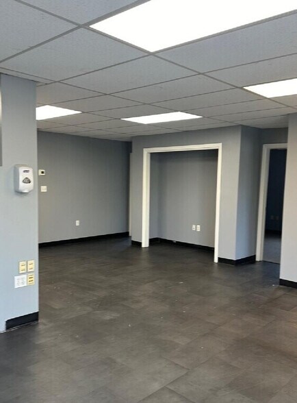 30 Leonardo Dr, North Haven, CT à louer - Photo de l’immeuble – Image 3 sur 4