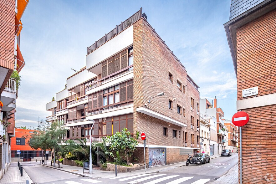 Immeuble residentiel dans Barcelone, Barcelona à vendre - Photo de l’immeuble – Image 2 sur 2