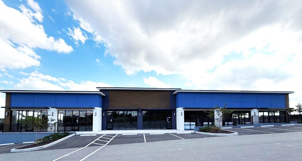 2357 E Highway 50, Clermont, FL à louer - Photo de l’immeuble – Image 3 sur 5