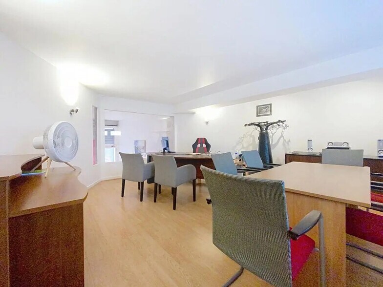 Local commercial dans Paris à vendre - Photo de l’immeuble – Image 3 sur 4