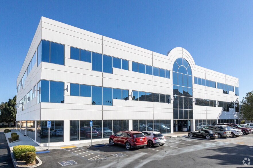 3400 Central Ave, Riverside, CA à louer - Photo de l’immeuble – Image 3 sur 9