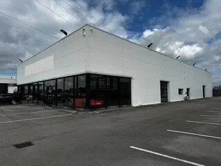 Plus de détails pour Local d'activités à louer