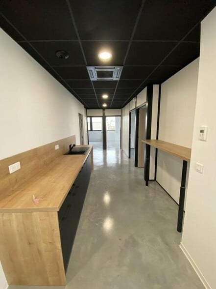 Bureau dans Artigues-près-Bordeaux à vendre - Photo intérieure – Image 2 sur 9