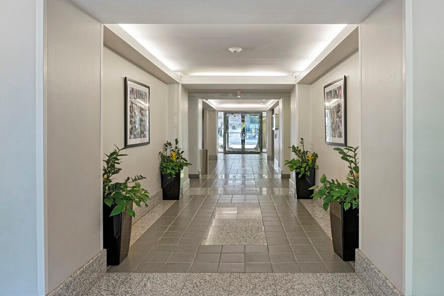 5028 Wisconsin Ave NW, Washington, DC à louer - Photo intérieure – Image 3 sur 7