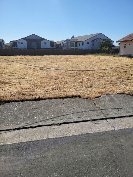 77 Ursuline Rd, Santa Rosa, CA à vendre - Photo de l’immeuble – Image 2 sur 5