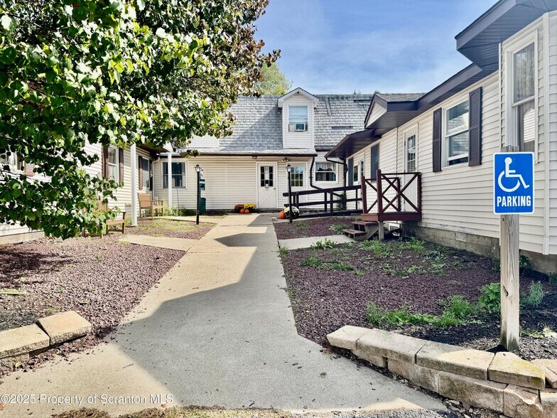 1324 Justus Blvd, Clarks Summit, PA à louer - Photo de l’immeuble – Image 3 sur 7