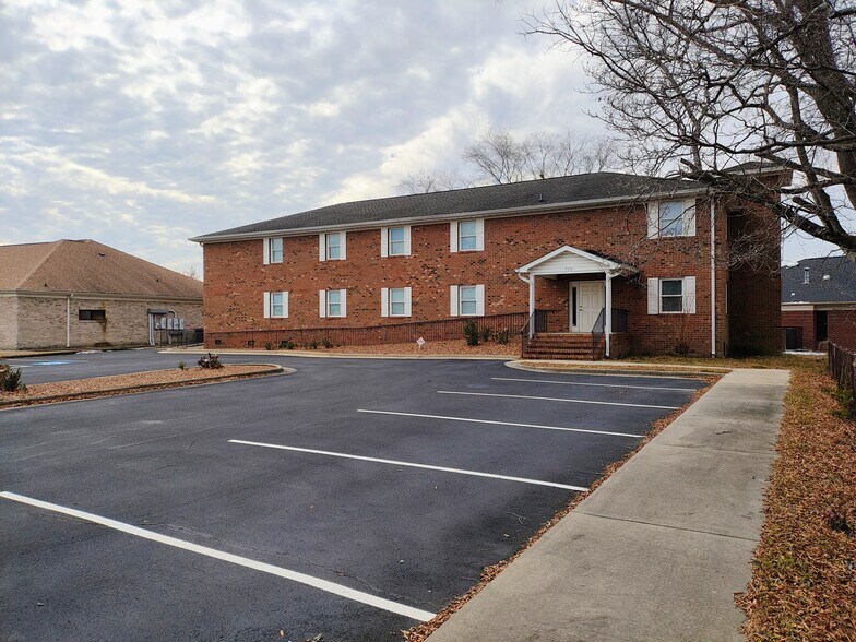 516 Beaumont Rd, Fayetteville, NC à louer - Photo de l’immeuble – Image 1 sur 22