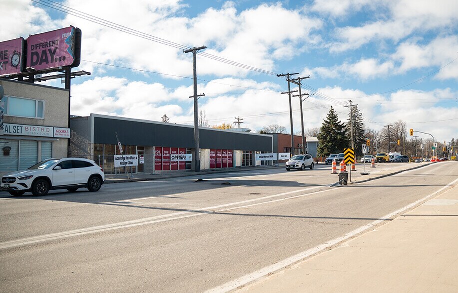 612-620 Academy Rd, Winnipeg, MB à louer - Photo de l’immeuble – Image 2 sur 5