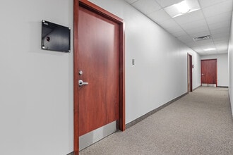 411 Roosevelt Ave, Ottawa, ON à louer Photo intérieure– Image 2 sur 33