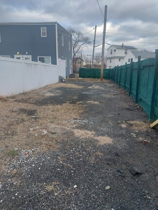 Plus de détails pour 110 Bridge St, Howard Beach, NY - Terrain à vendre