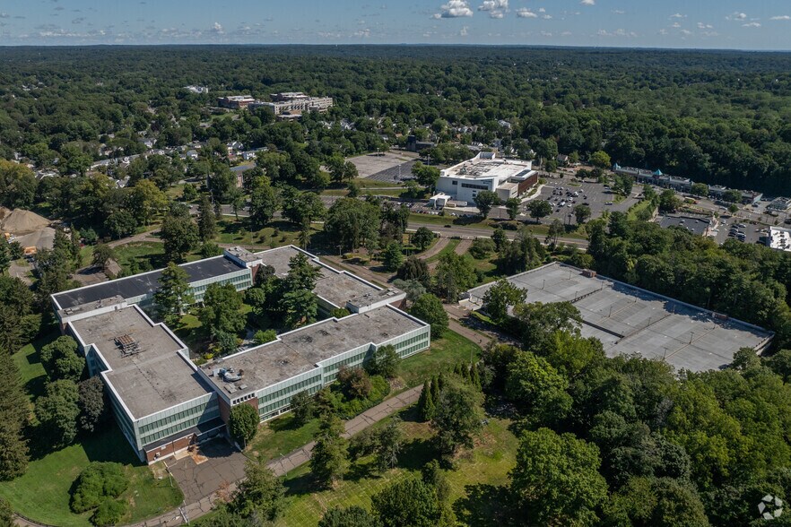 120 Long Ridge Rd, Stamford, CT à louer - Photo de l’immeuble – Image 3 sur 24