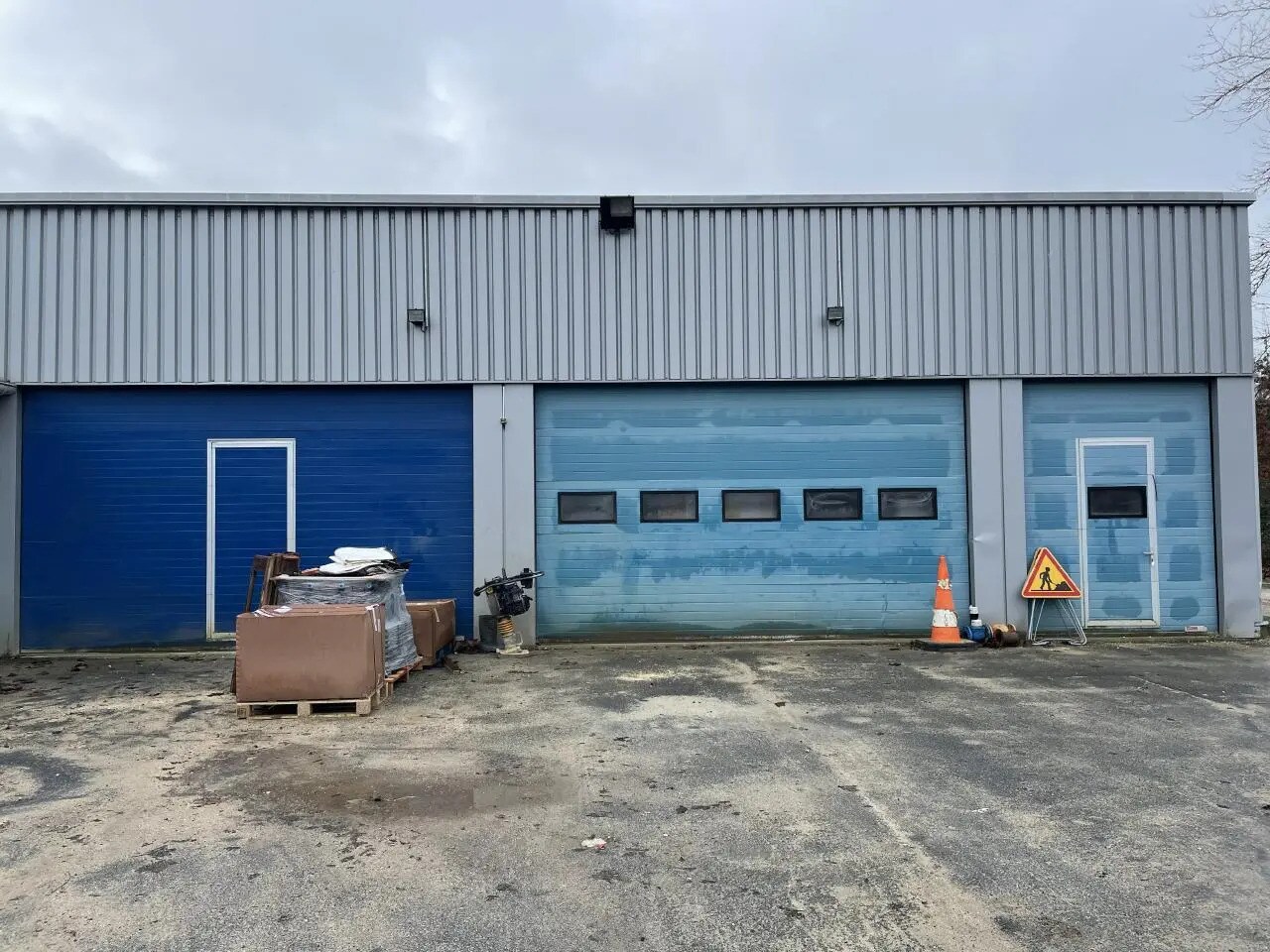 Local d'activités dans Dourdan à vendre Photo principale– Image 1 sur 1