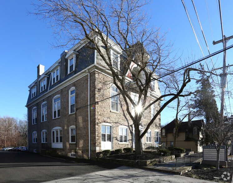 451 S Bethlehem Pike, Fort Washington, PA à louer - Photo de l’immeuble – Image 3 sur 7