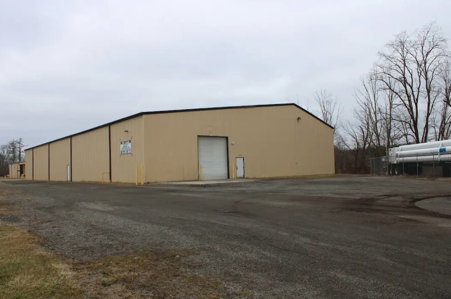 10358 Harmonsburg Rd, Linesville, PA à louer - Photo de l’immeuble – Image 1 sur 9
