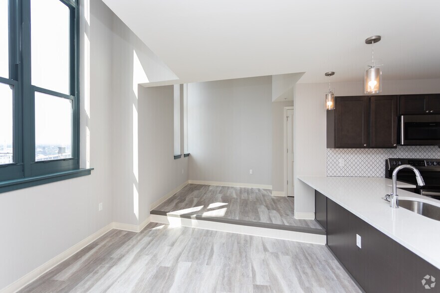 1118 Euclid Ave, Cleveland, OH à vendre - Photo intérieure – Image 2 sur 43