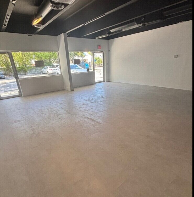 9800 SW 77th Ave, Miami, FL à louer Photo de l’immeuble– Image 1 sur 7