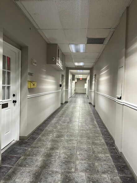 3605 Woodhead Dr, Northbrook, IL à louer - Photo de l’immeuble – Image 2 sur 6