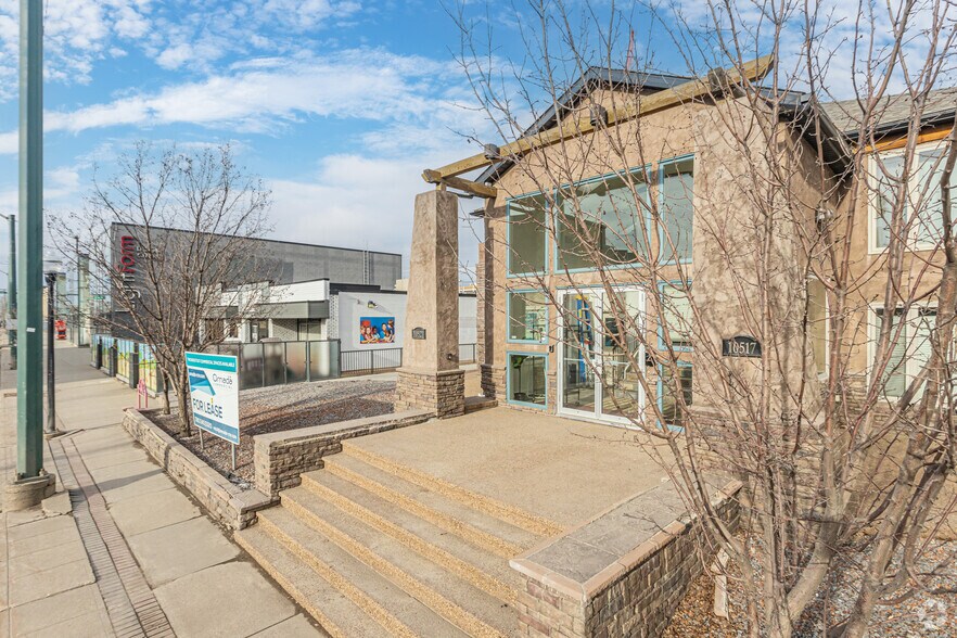 10521 124 St, Edmonton, AB à louer - Photo de l’immeuble – Image 2 sur 4