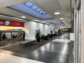 755 Lake Bonavista Dr SE, Calgary, AB à louer Photo intérieure– Image 1 sur 1