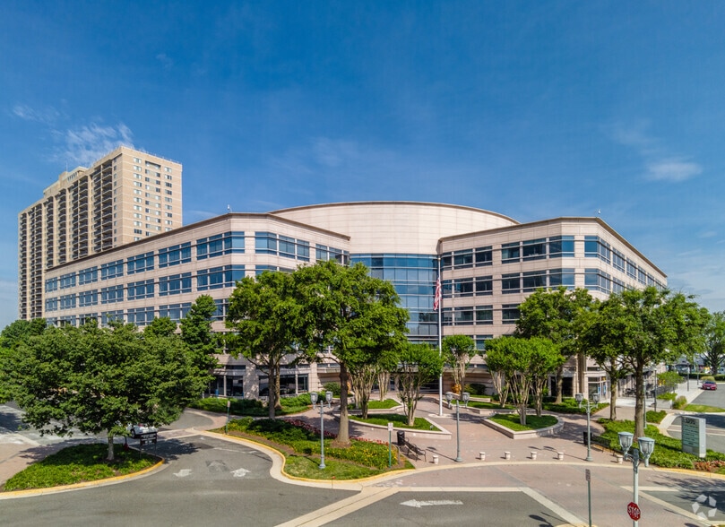 5275 Leesburg Pike, Falls Church, VA à louer - Photo de l’immeuble – Image 1 sur 12