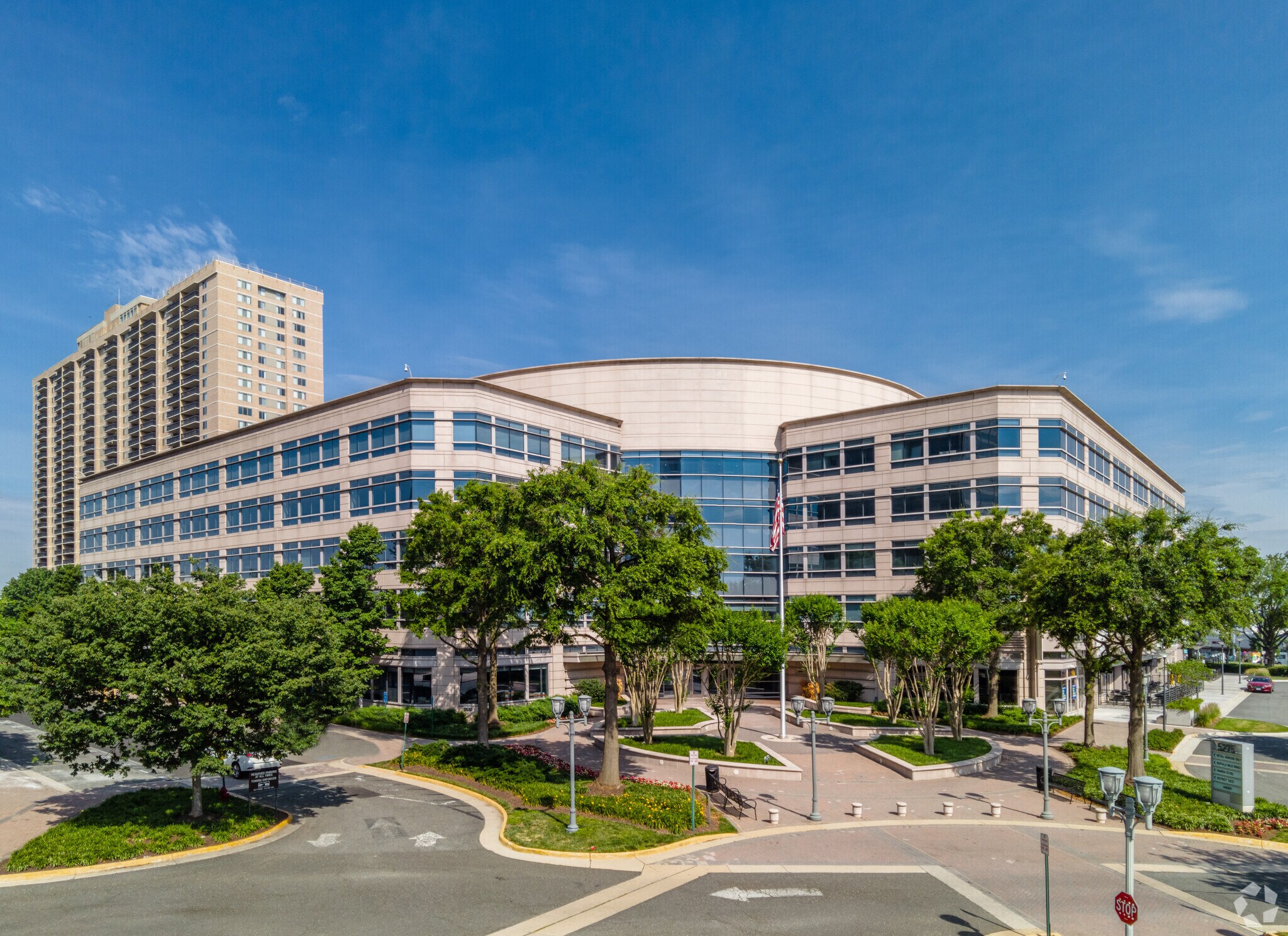 5275 Leesburg Pike, Falls Church, VA à louer Photo de l’immeuble– Image 1 sur 13