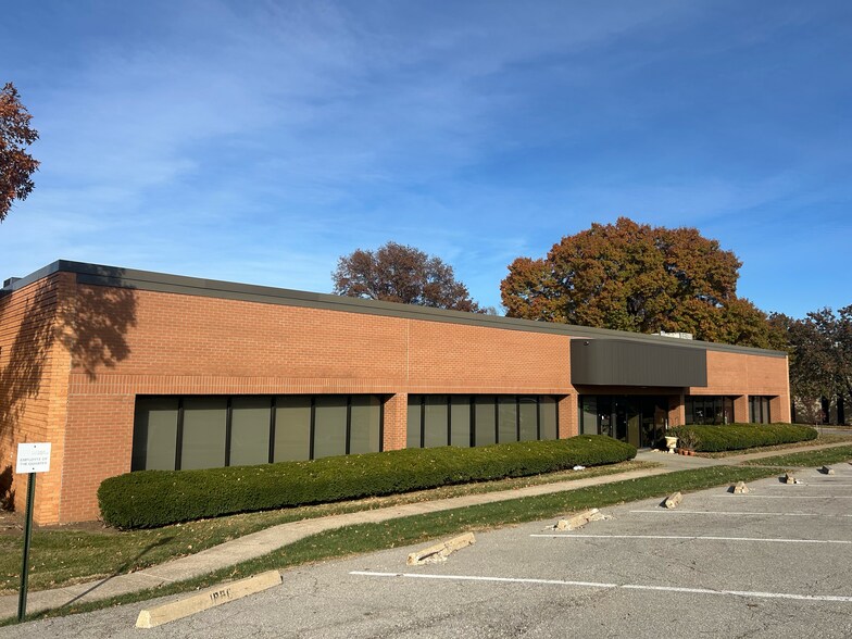 6800-6840 Squibb Rd, Mission, KS à louer - Photo de l’immeuble – Image 2 sur 9