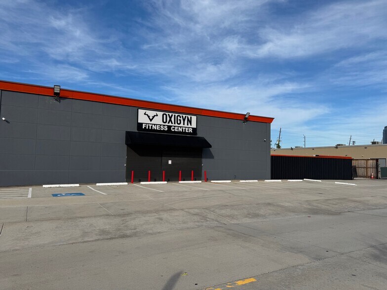 5900 Schumacher Ln, Houston, TX à louer - Photo de l’immeuble – Image 2 sur 27