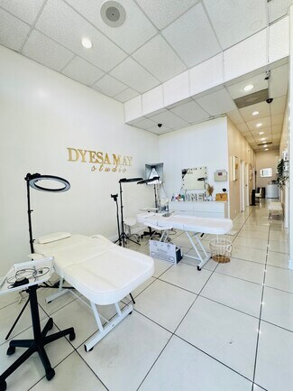 Plus de détails pour 17806-17808 Pioneer Blvd, Artesia, CA - Local commercial à louer