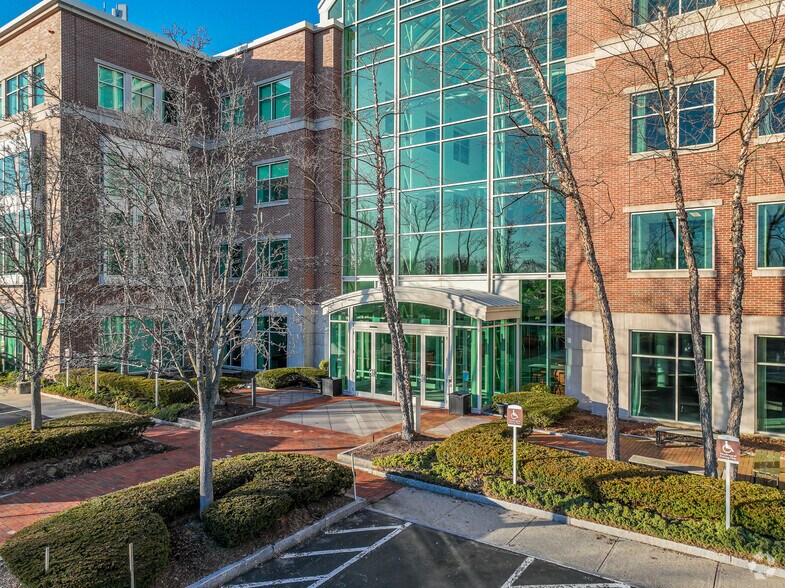 275 Grove St, Newton, MA à louer - Photo de l’immeuble – Image 2 sur 6