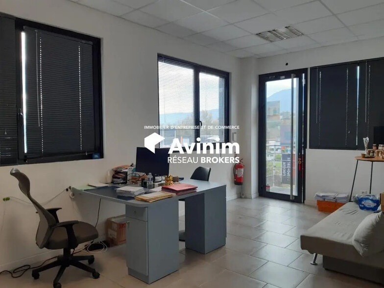 Bureau dans Drumettaz-Clarafond à louer - Photo de l’immeuble – Image 1 sur 4