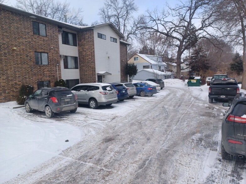 1226 9th Ave S, Saint Cloud, MN à vendre - Photo de l’immeuble – Image 2 sur 5
