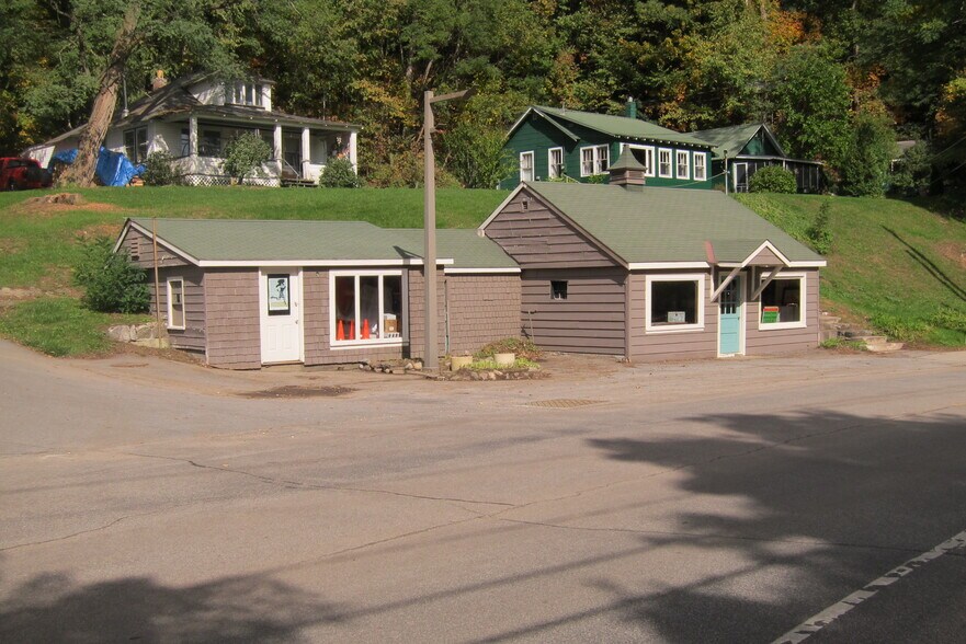 9077 Lakeshore Dr, Hague, NY à vendre - Photo de l’immeuble – Image 2 sur 12