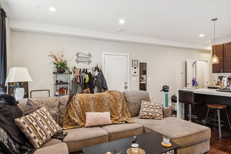922 N 17th St, Philadelphia, PA à vendre - Photo de l’immeuble – Image 2 sur 40