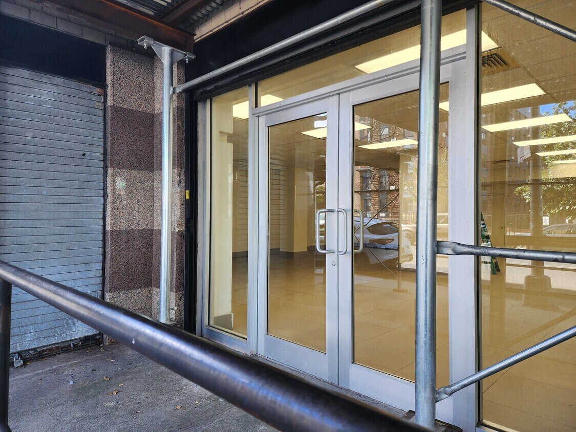 272 Marcus Garvey Blvd, Brooklyn, NY à louer Photo principale– Image 1 sur 12
