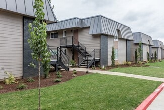 Plus de détails pour 1570 James St, Woodburn, OR - Logement à vendre