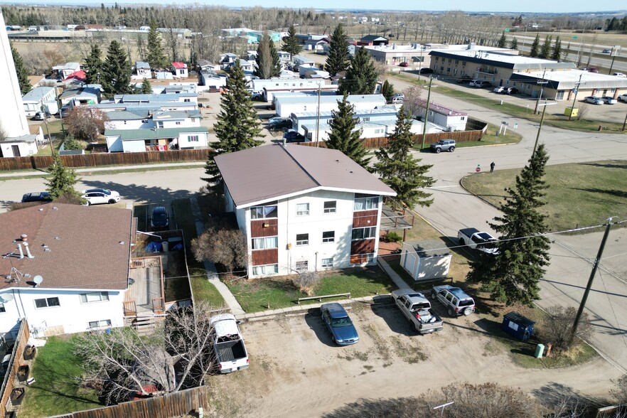 2337 20 Av, Bowden, AB à vendre - Photo de l’immeuble – Image 2 sur 17