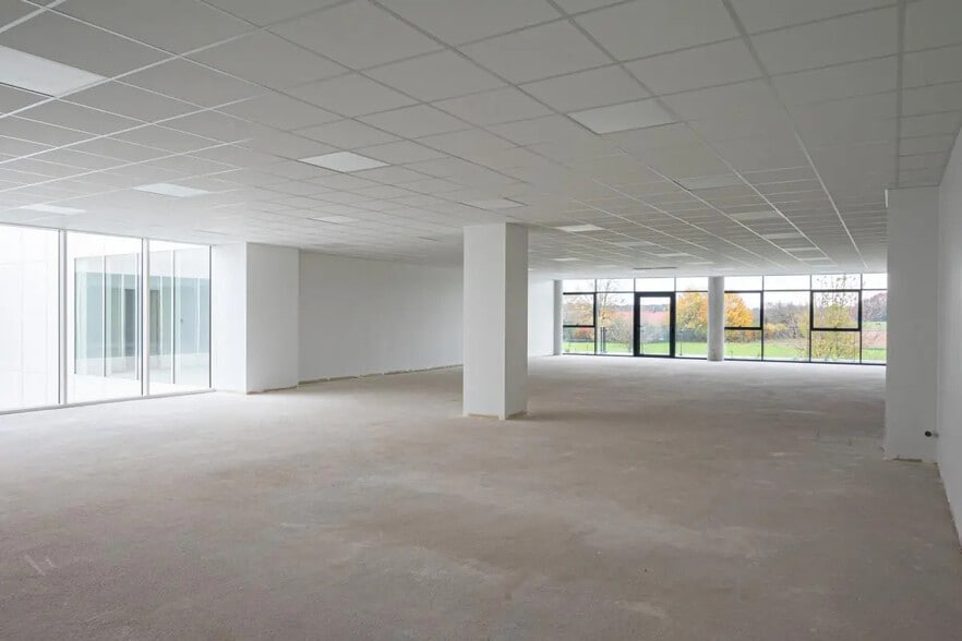 Bureau dans Bourg-En-Bresse à louer - Photo de l’immeuble – Image 2 sur 7