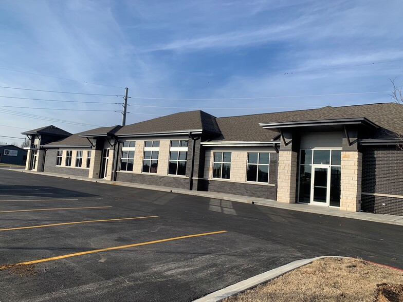 2001 SE J St, Bentonville, AR à louer - Photo de l’immeuble – Image 3 sur 7