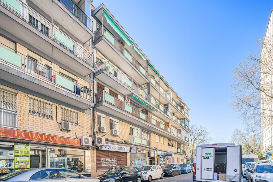 Immeuble residentiel dans Madrid, Madrid à vendre - Photo principale – Image 1 sur 1